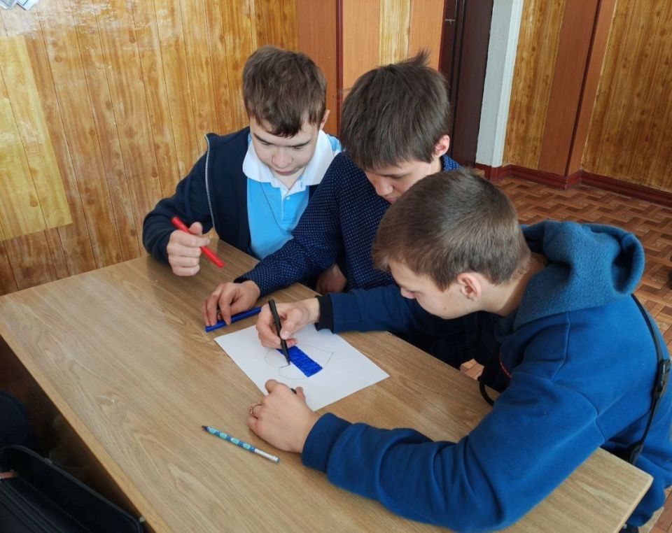 25 октября — День флага Донецкой Народной Республики!