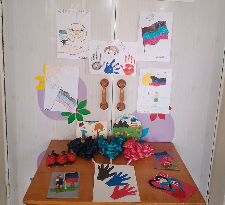 25 октября МБУ "Новотроицкий ДК "Горняк" приглашает вас на особенную выставку, посвященную одному из главных символов нашей Республики – её Флагу "Под флагом молодым"