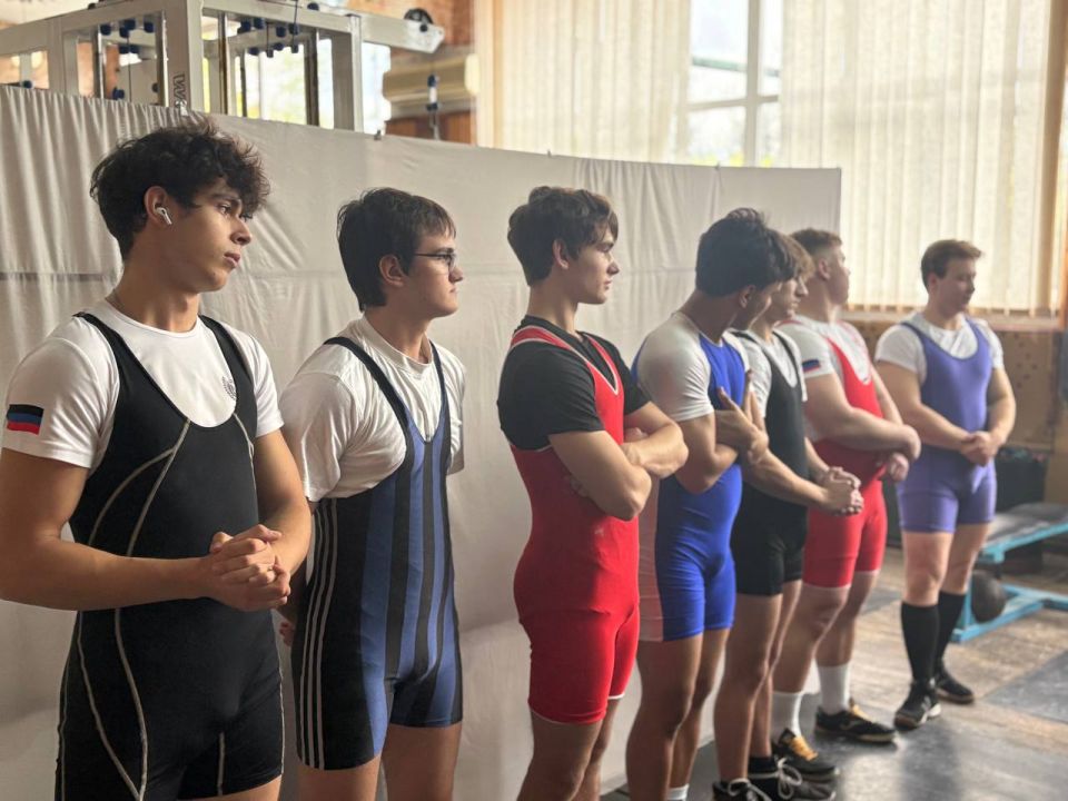 Сила и воля: в СК «Трубник» состоялся турнир по пауэрлифтингу (троеборье классическое)