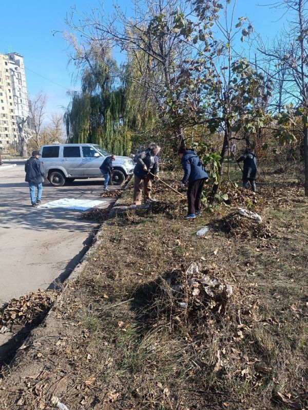Сотрудники Авдеевского территориального отдела приняли участие в субботнике в городе Авдеевка