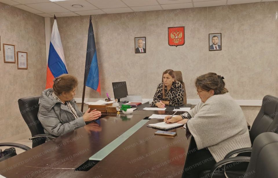 В управе Жовтневого внутригородского района города Мариуполя состоялся личный приём граждан руководителем управы Оксаной Кирьякуловой