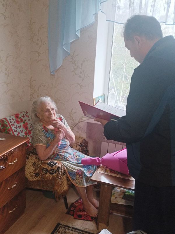 Таймураз Арсоев поздравил Марию Ивановну Кубаренко с юбилеем