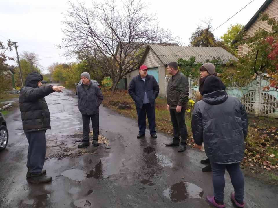 27 октября, Глава муниципального образования городской округ Торез, Артем Чесноков провел встречу с населением по ул.Вешенская