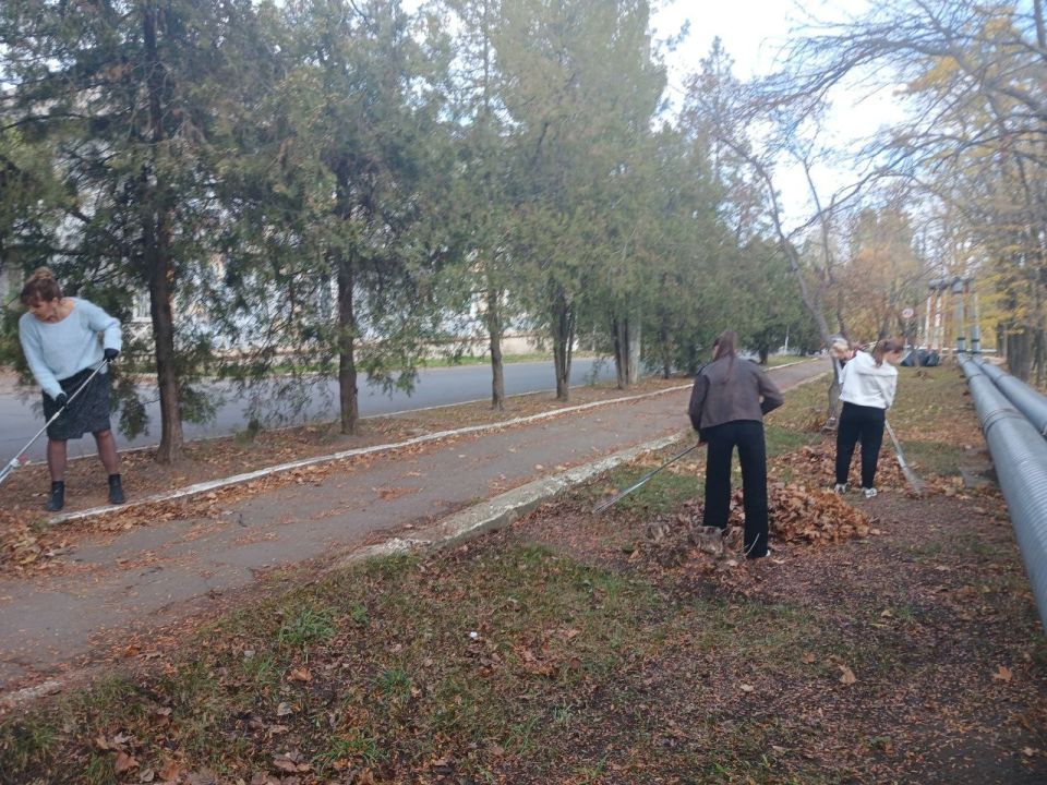 В рамках партийного проекта «Чистая страна» коллектив детского сада №10 вышел на субботник «ЭкоДень»