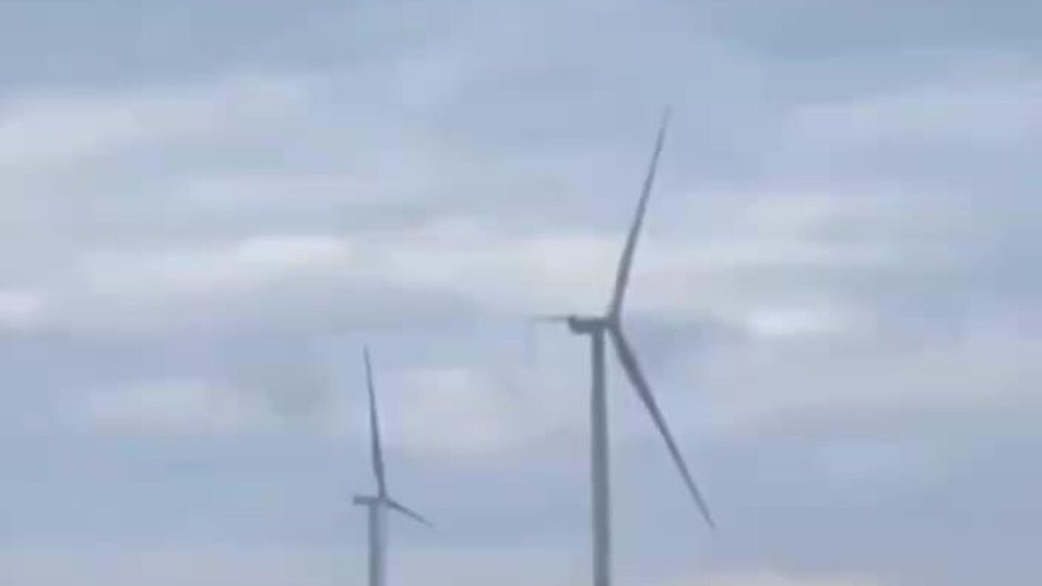Российские БПЛА превратили ветряки под Краматорском в горящие факелы. Видеоматериал