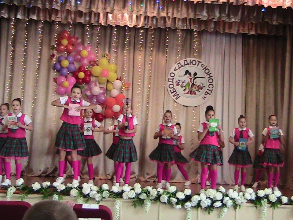 25 октября 2025 года в уютном зрительном зале Дворца детского и юношеского творчества «Юность» г. Тореза» состоялось торжественное мероприятие — посвящение в кружковцы