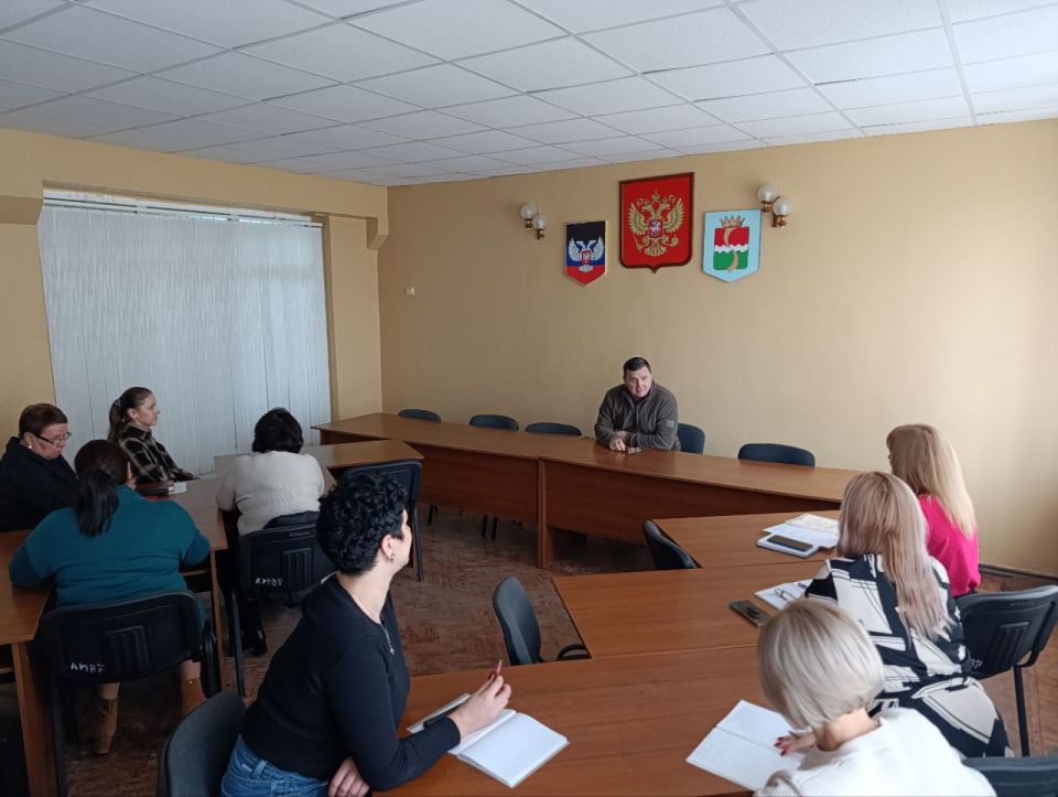 Игорь Лызов: Встретился с членами Амвросиевской территориальной организации общероссийского профессионального союза работников государственных учреждений и общественного обслуживания Российской Федерации