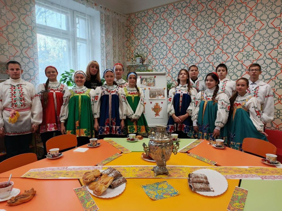 Чайные посиделки "Традиции русского чаепития" прошли в ГБОУ "Мироновская школа 10 г.о. Дебальцево" с обучающимися 7 класса