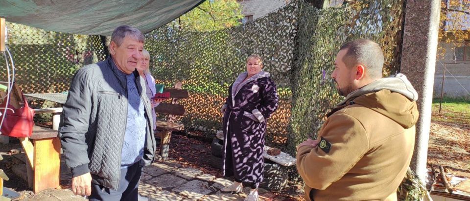 Председатель Общественного совета Александр Горянный встретился с жителями многоквартирного дома по улице Молодёжная, 32 Амвросиевки