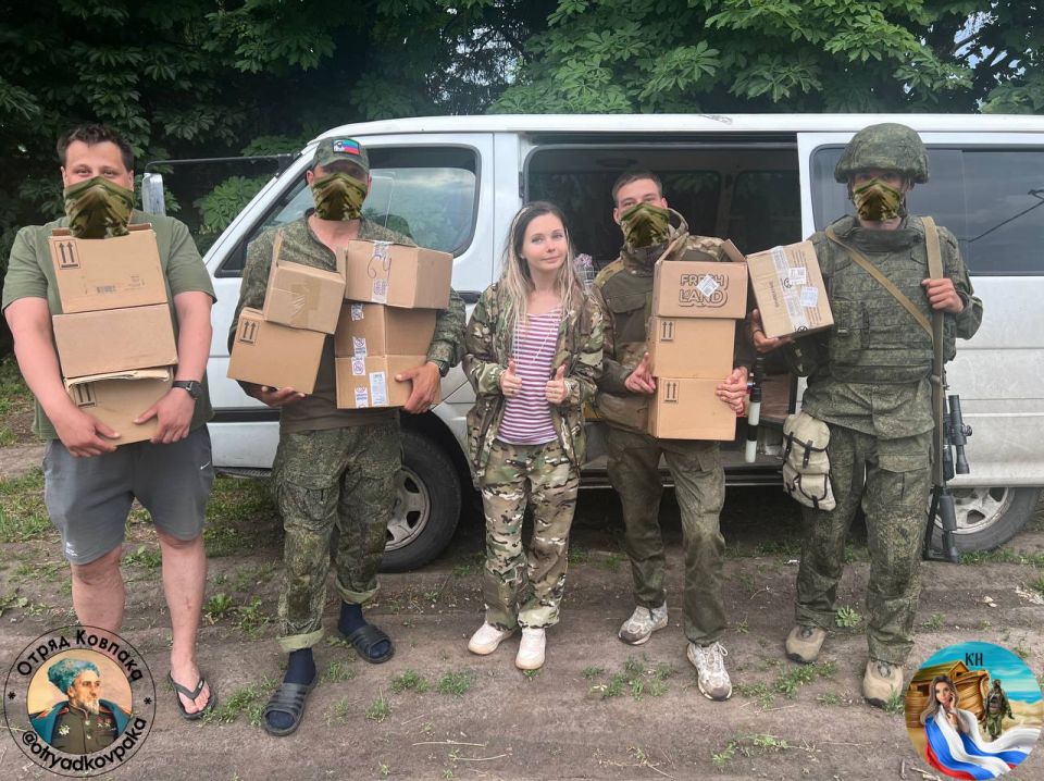 . Друзья! Так нужные влажные салфетки , а тут как раз отличная цена) Уверены, что комментарии излишне, но просто напомним о том, что в прифронтовых зонах в магазинах цены на салфетки такие, как будто на них наносят...