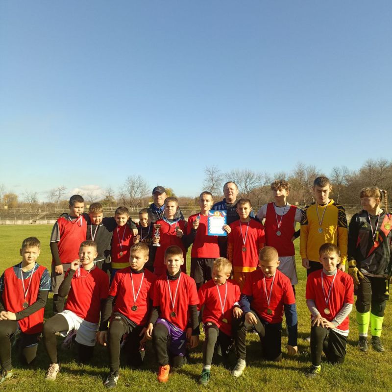 Ждановские футболисты заняли призовое место в соревнованиях по футболу в Енакиево