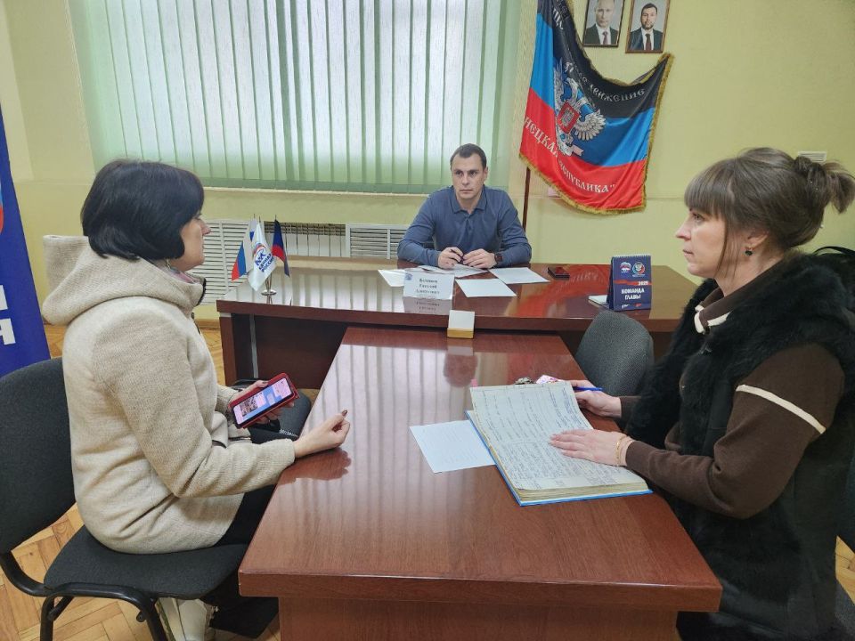 Депутат Народного Совета Евгений Белашев провел прием граждан в Шахтерске