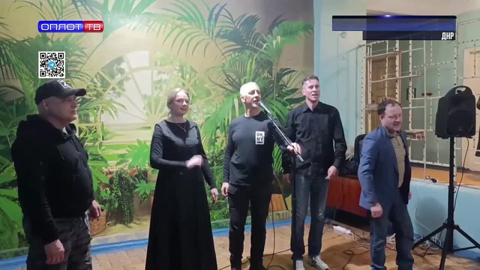 Артисты из Санкт-Петербурга выступили для вынужденных переселенцев из Красного Лимана