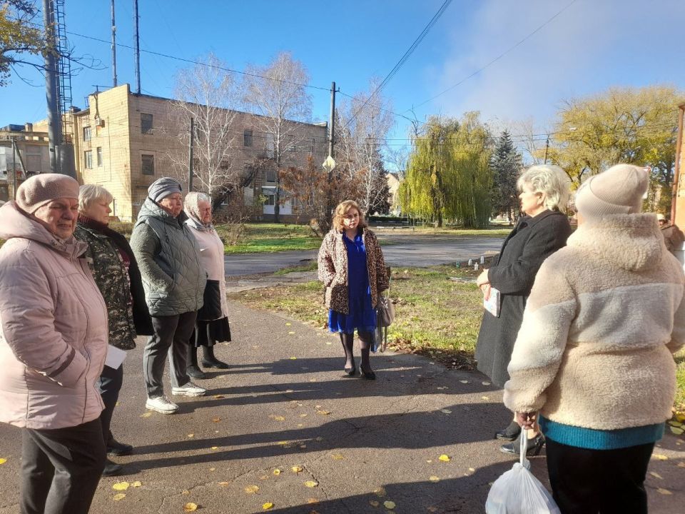 Начальник Амвросиевского территориального отдела Светлана Тимофеева встретилась с жителями пгт Новоамвросиевское