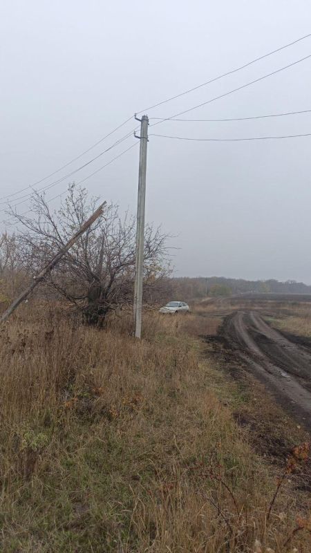 Сахалинские электрики заменили аварийную опору ЛЭП в Шахтерске