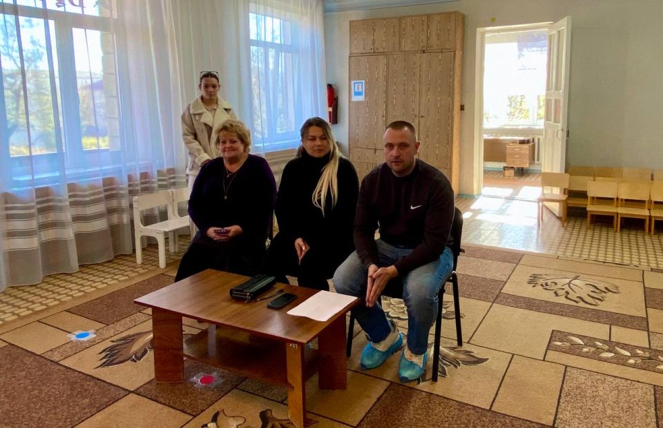 Вчера первый заместитель главы Администрации городского округа Харцызск Олег Захаров провел встречу с трудовым коллективом ГКДОУ "Детский сад №4"