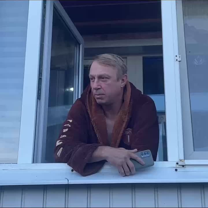 Житель Шахтерска поблагодарил сахалинцев за ремонт кровли