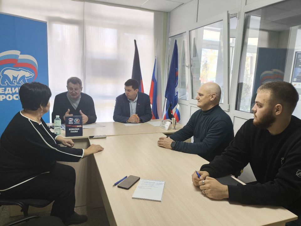 Депутат Народного Совета ДНР Сергей Ярош провёл приём граждан в общественной приёмной Амвросиевского местного отделения Всероссийской политической партии «Единая Россия»