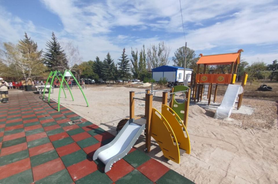 Пять детских площадок появились в селах Старобешевского округа с начала года