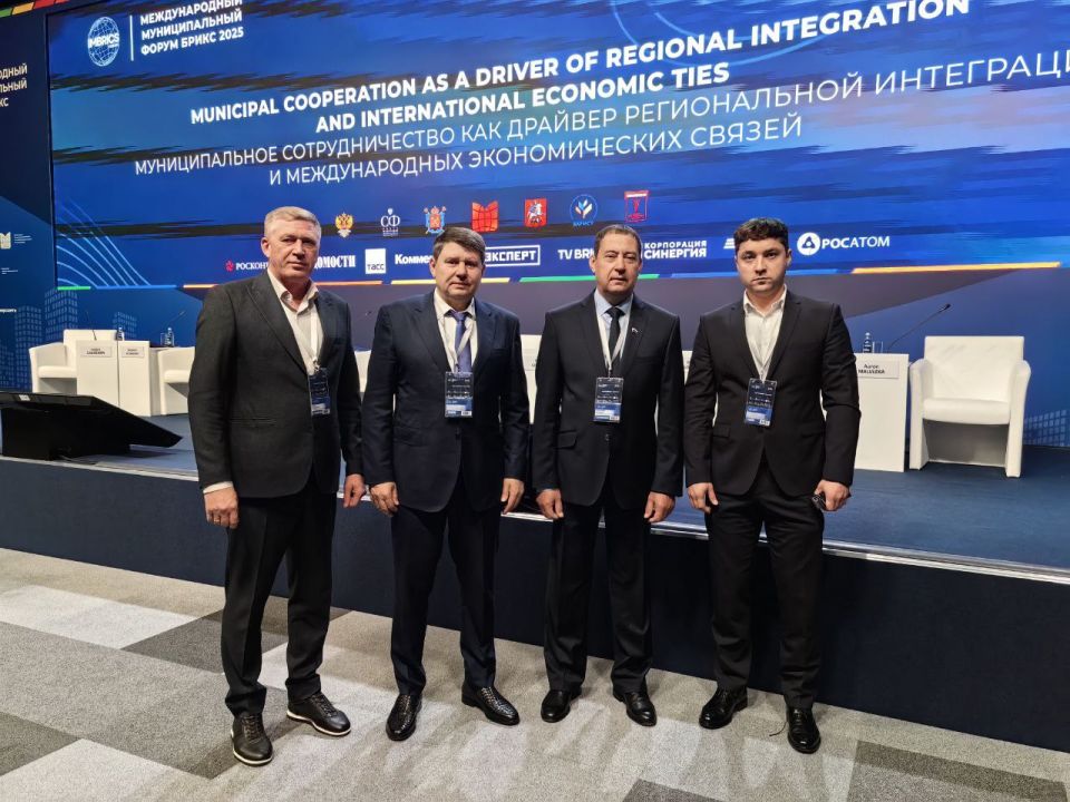 Константин Зинченко: Во второй день Международного муниципального форума стран БРИКС+ в Санкт-Петербурге принял участие в работе секции «Муниципальное сотрудничество как драйвер региональной интеграции и международных...