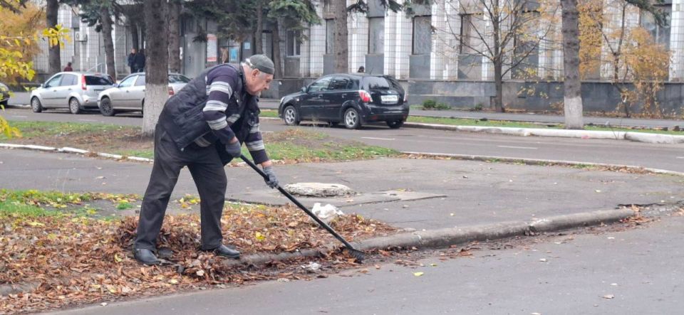 Акцию городского субботника в первый день ноября также поддержали сотрудники МБУДО "Иловайская школа искусств"