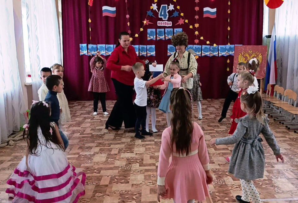 День народного единства, который в России отмечается 4 ноября, стал поводом для настоящего праздника в ГКДОУ «Детский сад № 31 «Радость» г.о. Торез» ДНР