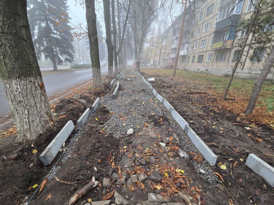 При поддержке Нижегородской области продолжают обновлять тротуары в Харцызске