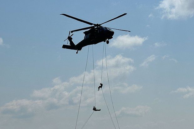 Окруженные в Красноармейске солдаты ВСУ начали массово сдаваться в плен