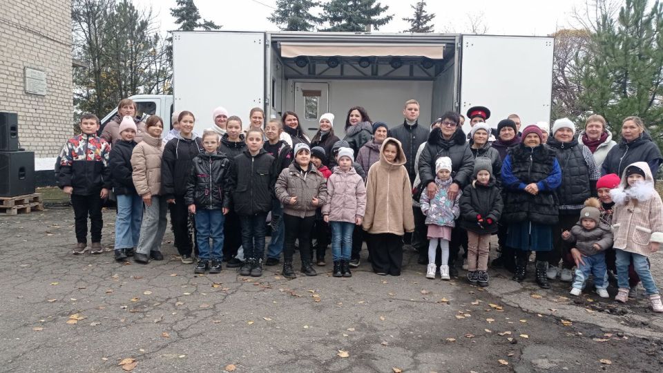 Александр Шатов: Под небом единым. В рамках партийного проекта Единой России «Культура малой Родины» в поселке Сердитое 01 ноября на базе передвижного многофункционального культурного центра Автоклуб города Шахтерска...