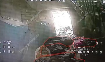 Спецназ ГУР при высадке не успел добраться до зданий, как его настигли наши операторы БПЛА