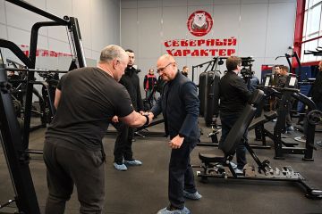 Глава ДНР Денис Пушилин вместе с первым заместителем руководителя Администрации Президента Сергеем Кириенко посетили центр единоборств в Волновахе