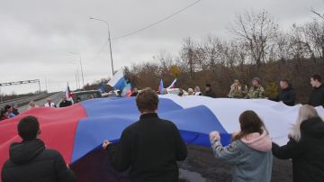 Автопробег ко Дню Народного Единства: города - побратимы Брянка и Дебальцево укрепляют дружеские связи