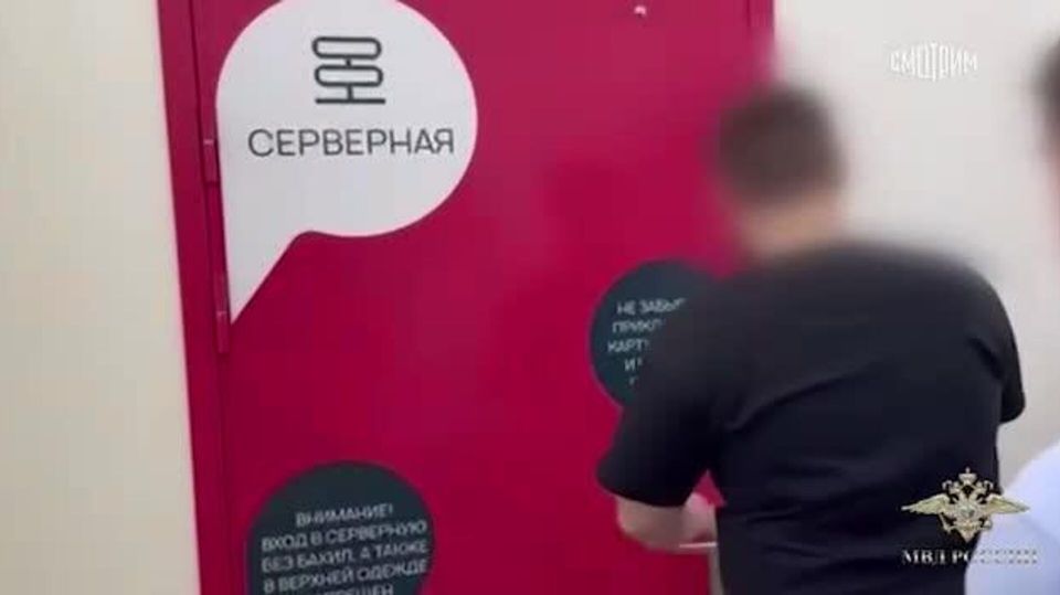 Полиция пресекла работу одного из крупнейших Telegram-ботов по распространению персональных данных россиян, предполагаемый владелец сервиса задержан, сообщила официальный представитель МВД России Ирина Волк