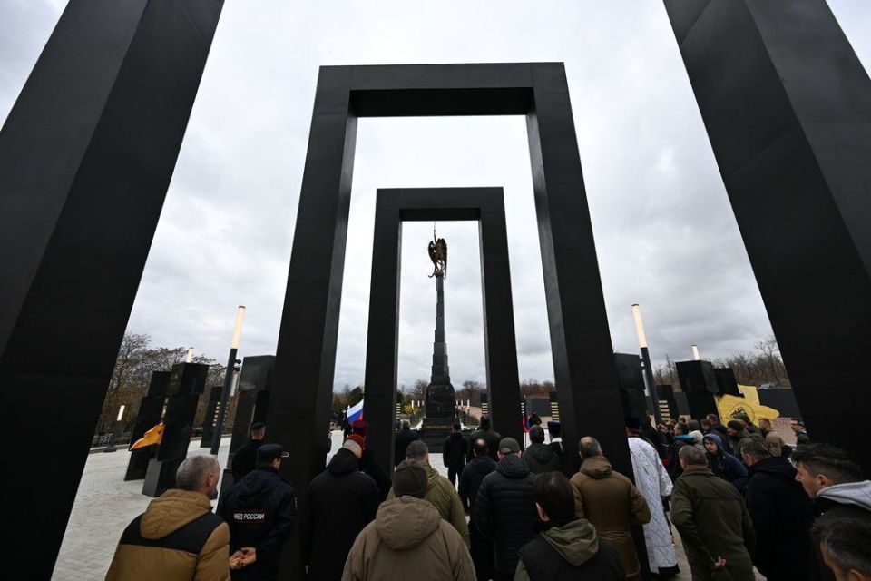 ДНР чествует героев: открыты мемориальный комплекс и памятник Владимиру Жоге