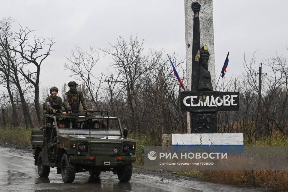 На улицах Селидово в ДНР.. Военный Осведомитель