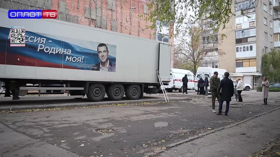 40 тонн питьевой воды привёз для дончан Заслуженный артист России Сергей Куприк!