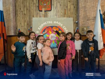 В Горловке расцвел цветок единства: праздничную акцию для ребят организовали единороссы