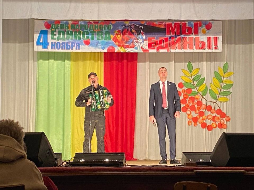 2 ноября в МБУ «Зугрэсский Городской Дворец Культуры», при поддержке общественной организации «Русский центр», руководитель Евсеева Елена Васильевна, в рамках празднования Дня Народного Единства, состоялся концерт...