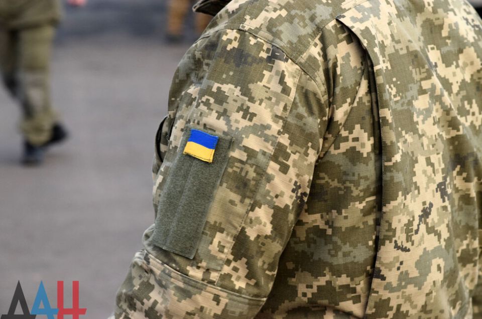 Брошенные и голодные: украинские боевики сдаются в плен под Купянском