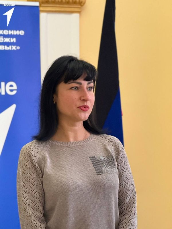 Наш паспорт – наш путь!. В рамках проекта «Мы — граждане России» ко Дню народного единства заместитель главы администрации городского округа Харцызск Михайленко Юлия Александровна торжественно вручила паспорта Российской...