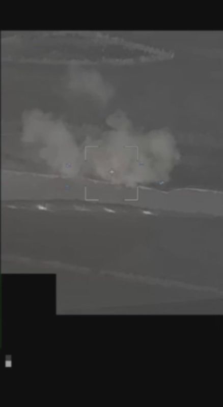 Архивные кадры эпичных прилётов "в линеечку" 15-ти ФАБов с УМПК по лесополосе на Добропольском направлении