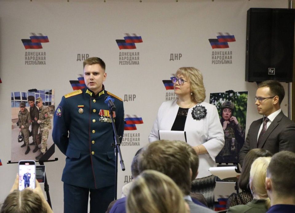 Андрей Чертков: В преддверии большого праздника в Представительстве ДНР в Москве открылась передвижная фотовыставка