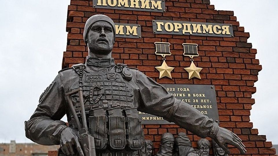 «Совершил свой вечный подвиг»: в Волновахе открыт памятник Герою России Владимиру Жоге