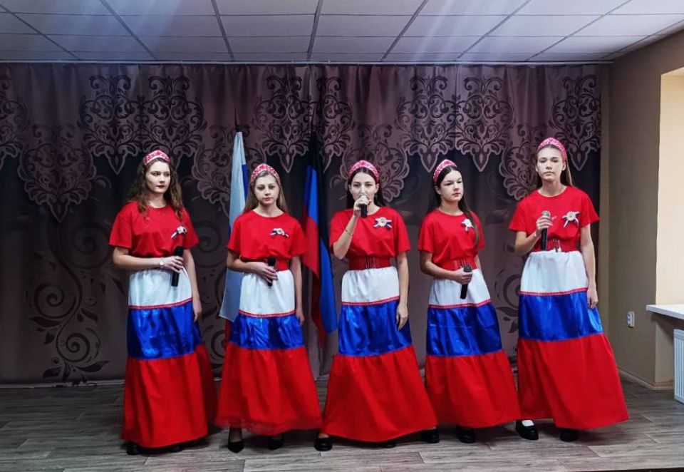 В Ждановке состоялся праздничный концерт ко Дню народного единства