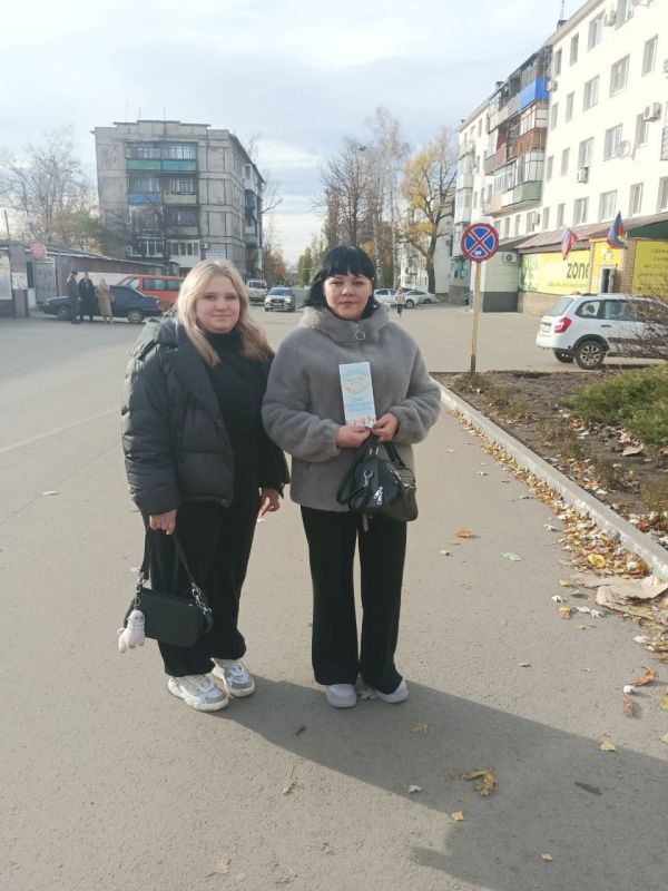 Сегодня, в День Народного Единства, сотрудники МБУ "Центр культуры и досуга города Дебальцево" провели информационную акцию