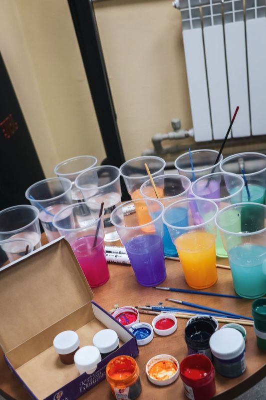 Владислав Ключаров: Макеевские ребята, вооружившись красками, кистями и вдохновением, превратили пространство «Точки» в настоящую творческую мастерскую