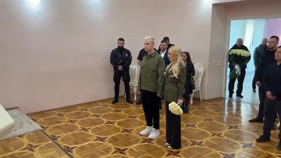 Любовь под звуки Донбасса: Шаман и Екатерина Мизулина поженились в Донецке