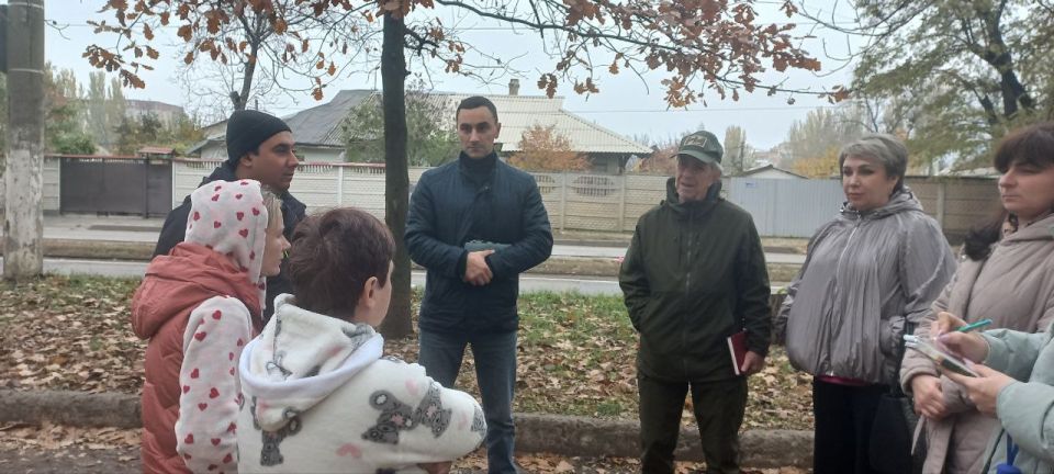 Сегодня, в диалоге с жителями улицы Буденновских партизан приняли участие заместитель руководителя Управы Пролетарского внутригородского района Администрации городского округа Донецк Александр Барабаш совместно с депутатом...