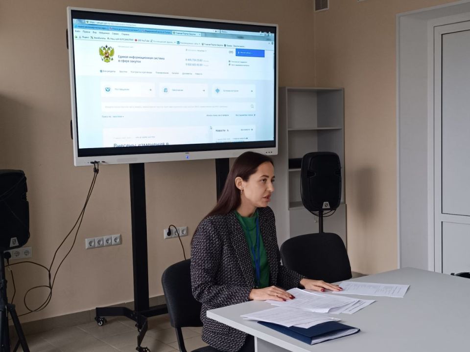 Денис Зубов: Юридическая консультация. В рамках проекта "ПРАВОВОЙ КОМПАС" и, ранее подписанного, соглашения о партнерстве представители Регионального отделения Ассоциации юристов России в ДНР при поддержке ФОНДА...