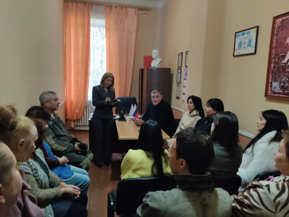 Сегодня, 5 ноября 2025 года, по поручению Главы Республики Дениса Пушилина, первый заместитель руководителя Управы Юлия Петрушина провела встречу с трудовым коллективом МБУ "ДК им. Е. Т. Абакумова г. Донецка" по адресу :...